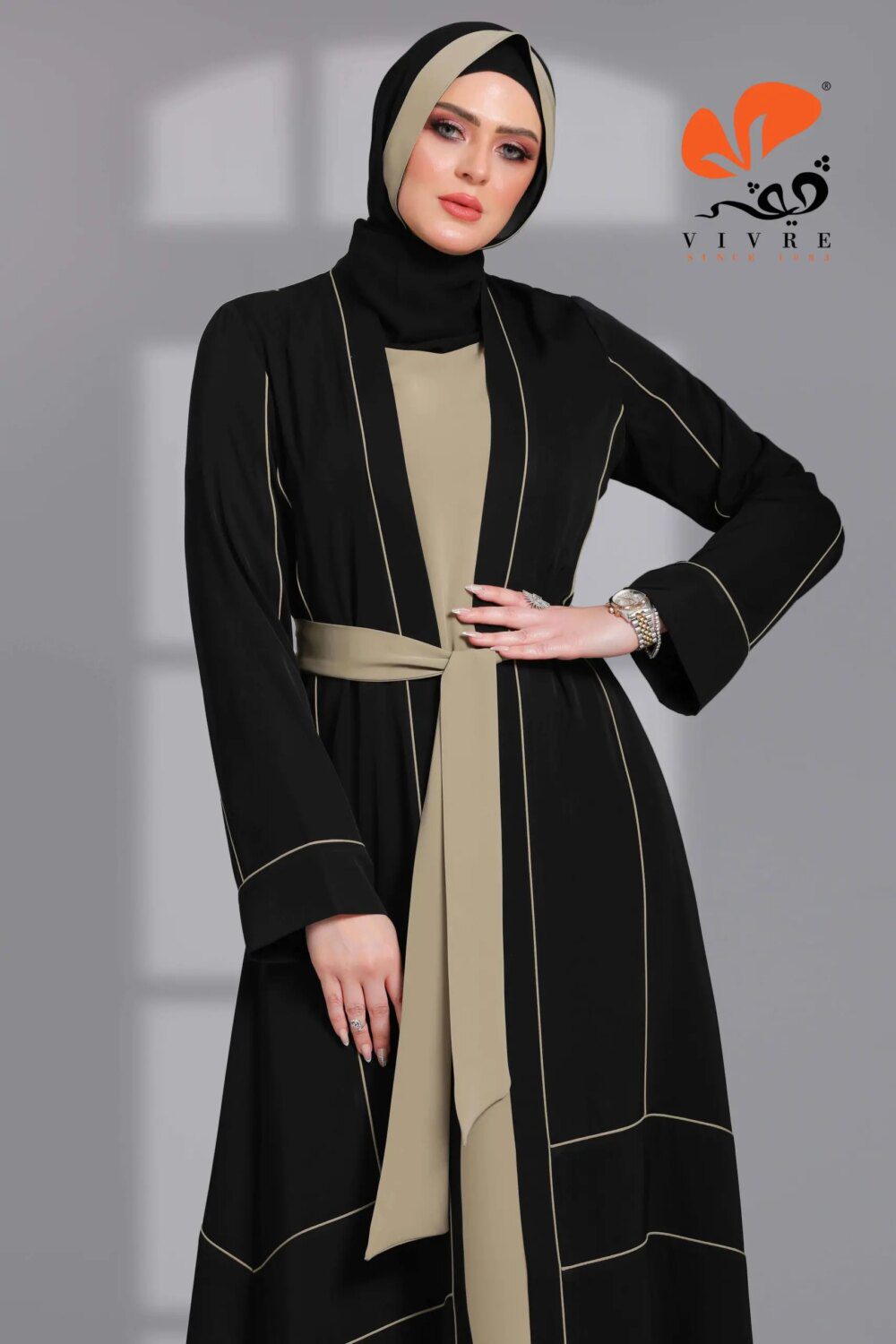 تألقي بأناقة العباية الخليجية السوداء