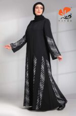 تألقي بأناقة العباية الخليجية السوداء