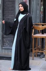 عبايات سوداء للبنات