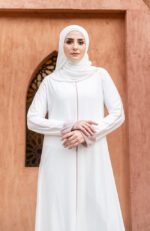 عبايات واسعة بقصة مستقيمة