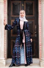 عبايات طابع كلاسيكي