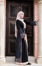 عبايات سوداء شيك