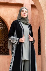 عبايات خريفية بألوان دافئة