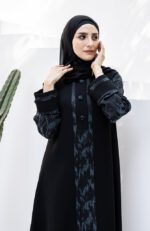 عبايات طابع كلاسيكي