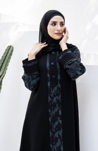 عبايات طابع كلاسيكي