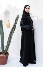 عبايات خروج سوداء شيك