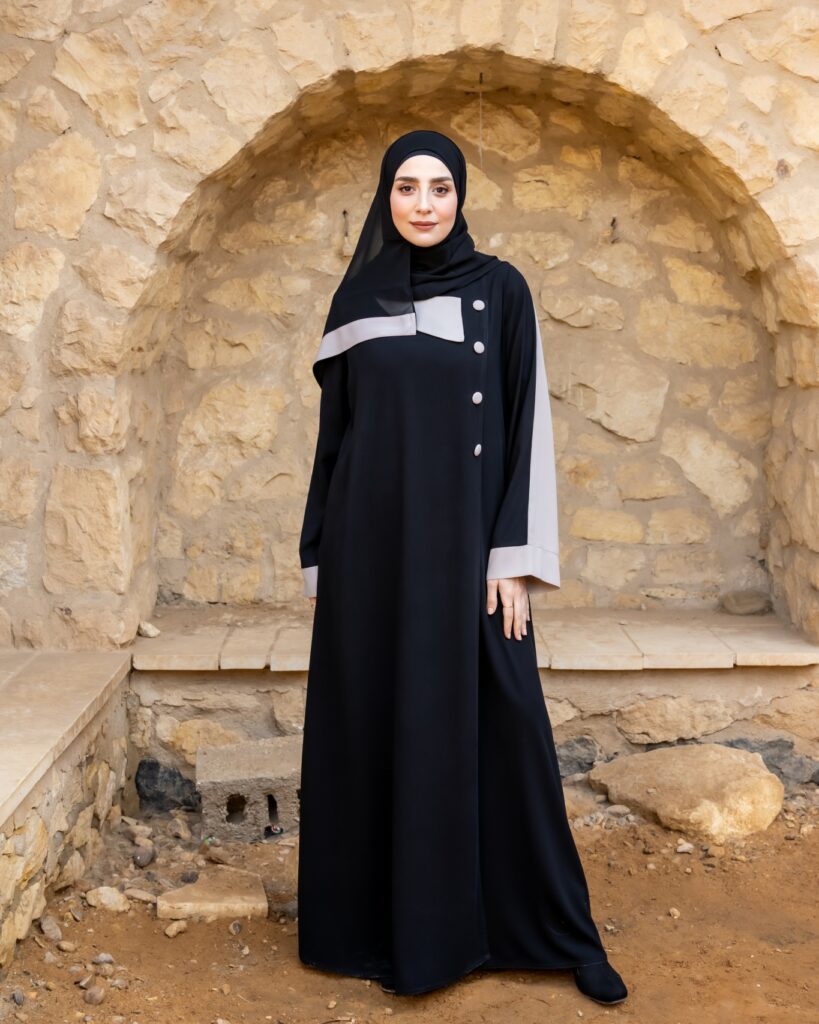 عبايات سوداء خروج