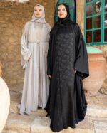 عبايات بألوان ترابية