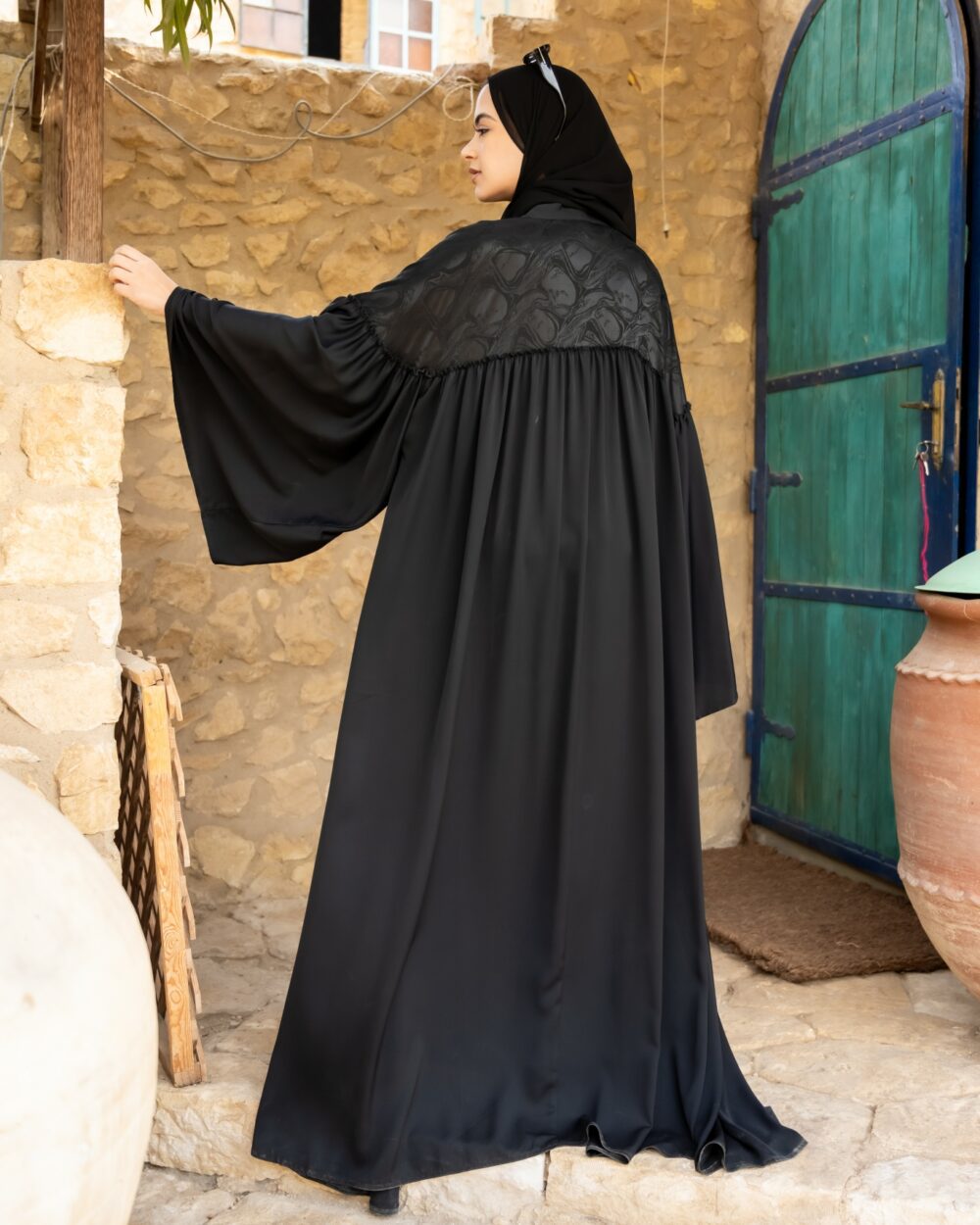 عبايات راقية طويلة