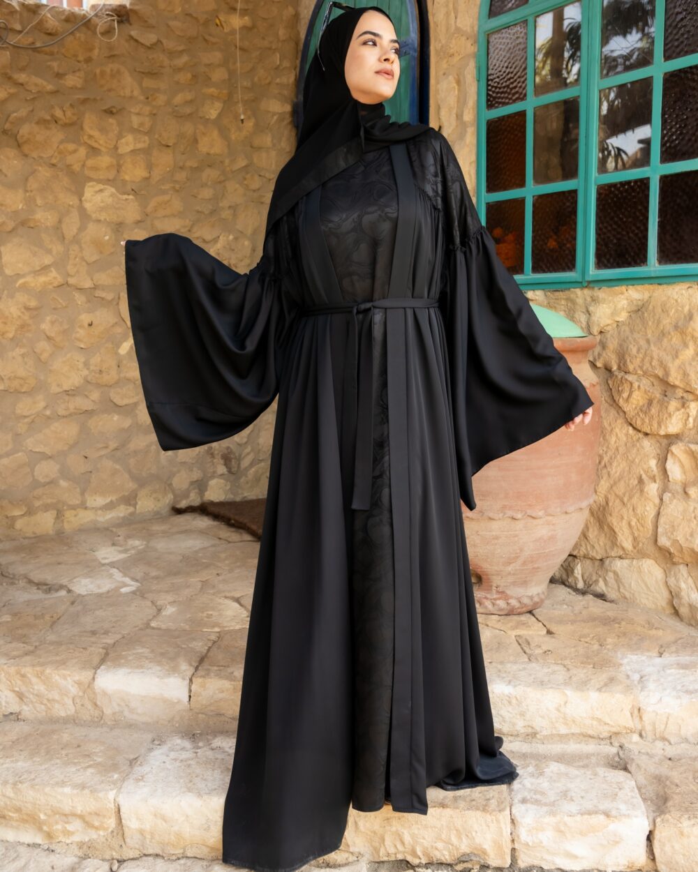 عبايات دانتيل ناعمة