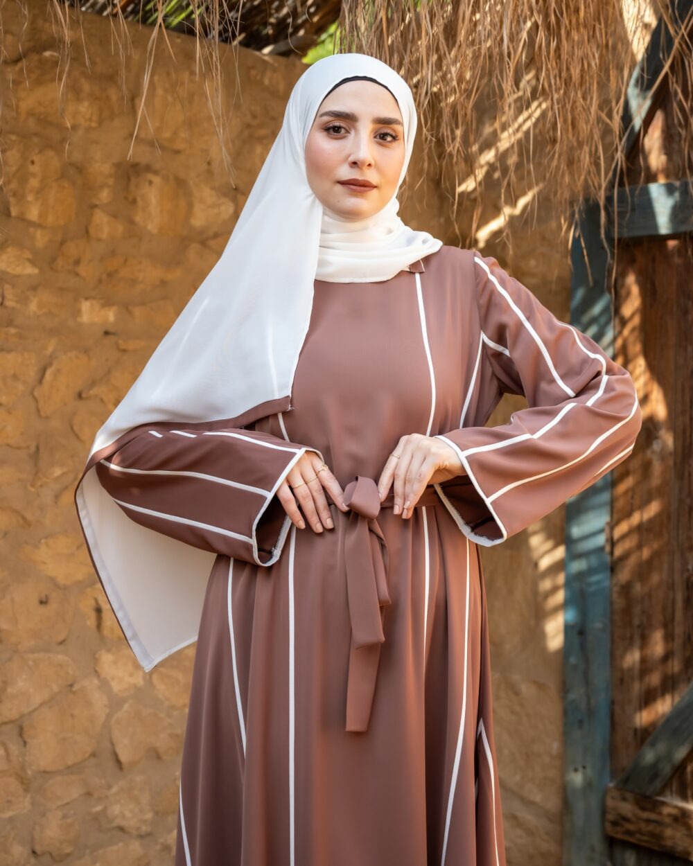 عبايات سادة مع كشكشة خفيفة