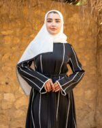 عبايات بتفصيل أمامي مميز