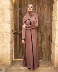 عبايات طويلة أنثوية