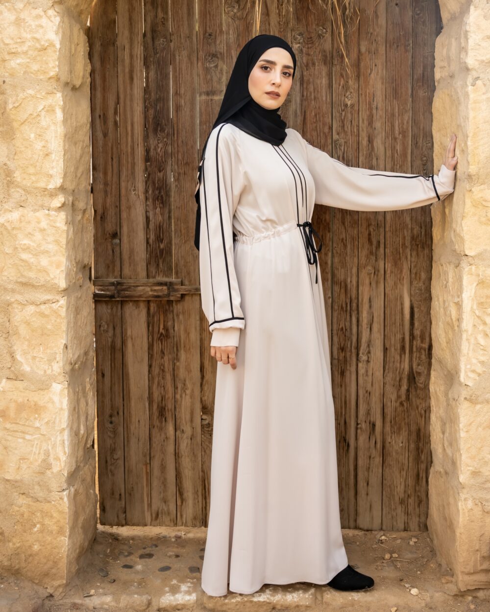 عبايات خليجية مطرزة ملونه