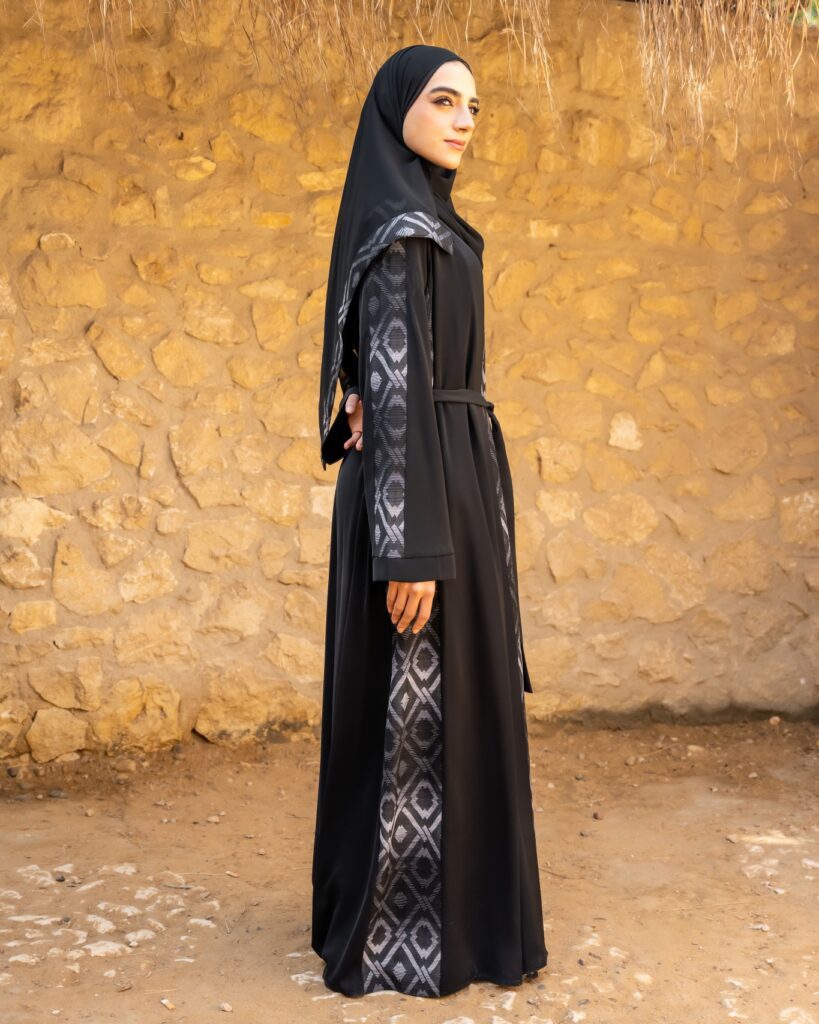 عبايات خليجية مطرزة للبنات