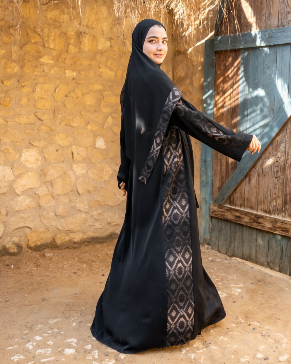 عبايات خليجية مطرزة للبنات