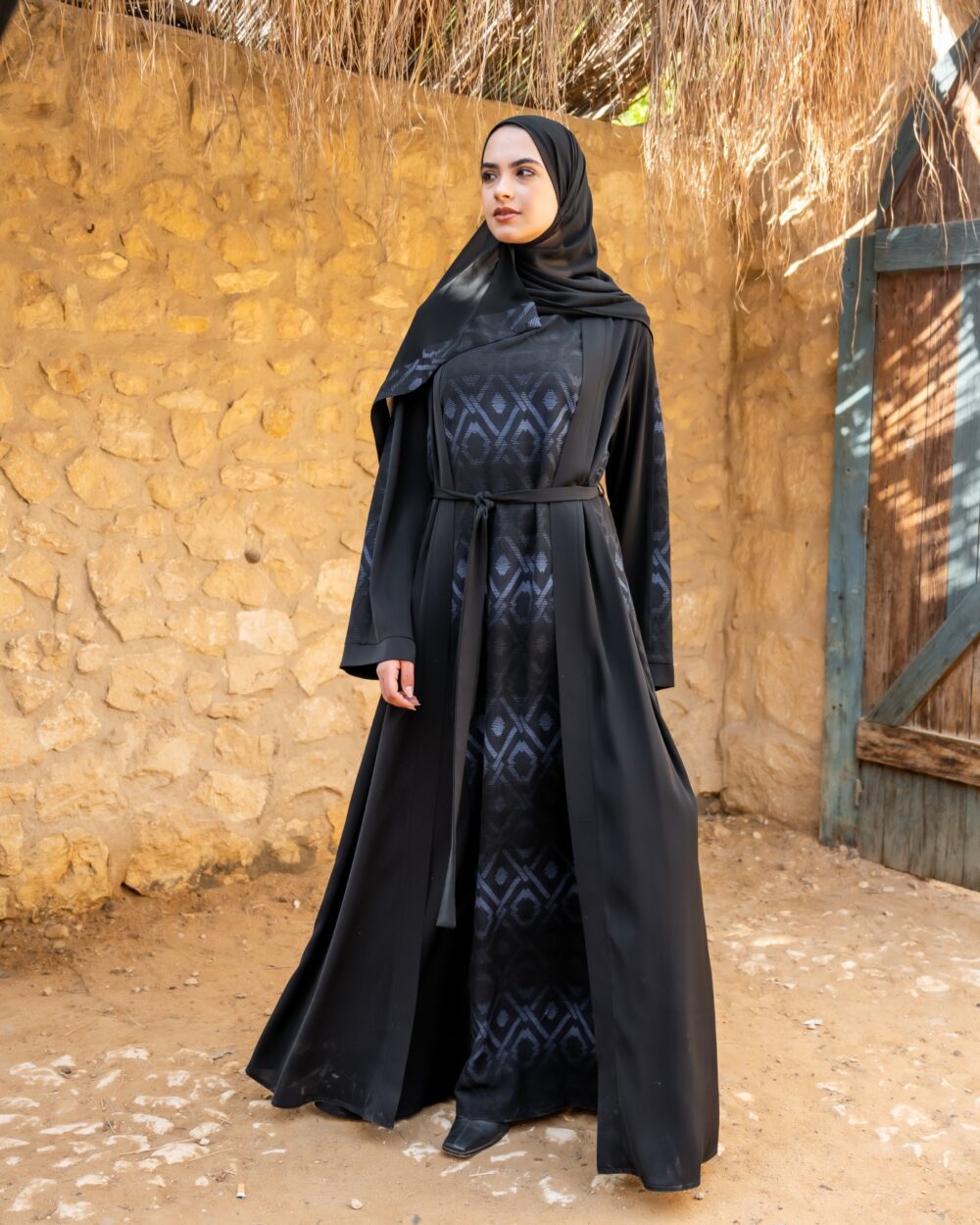 اجمل عبايات خروج سوداء شيك في مصر