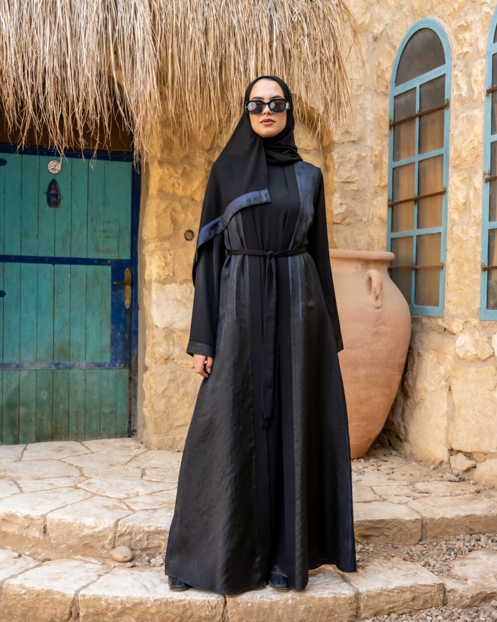 عبايات محتشمة جذابة