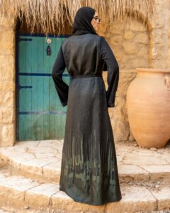 عبايات طويلة أنثوية