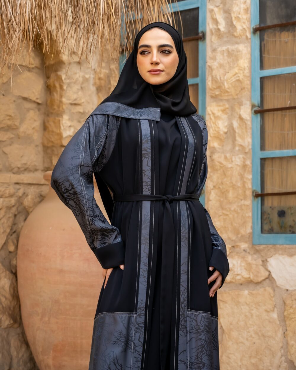 تنسيقات عصرية لعبايات الخروج