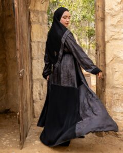 عبايات خليجية راقية سوداء