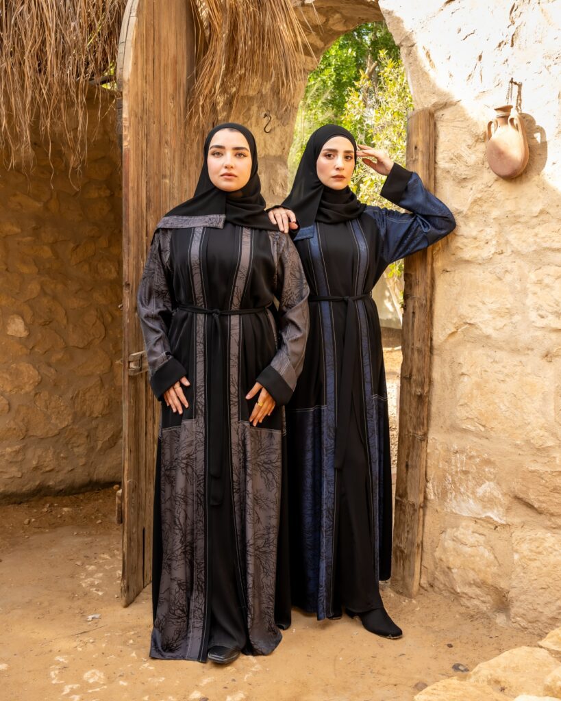 عبايات خروج سوداء شيك 2025