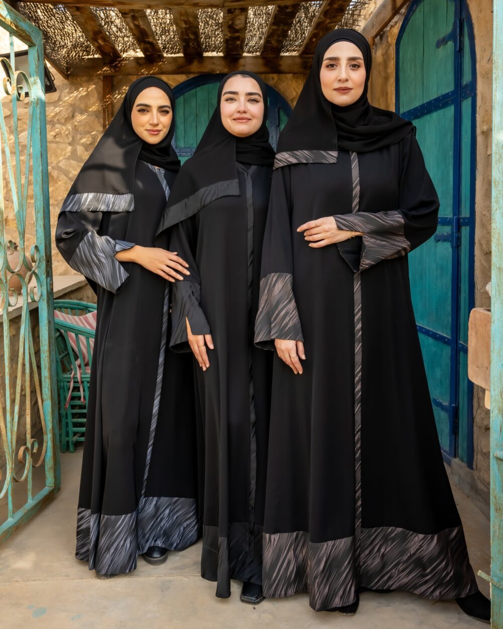 عبايات خروج ملونة للمحجبات