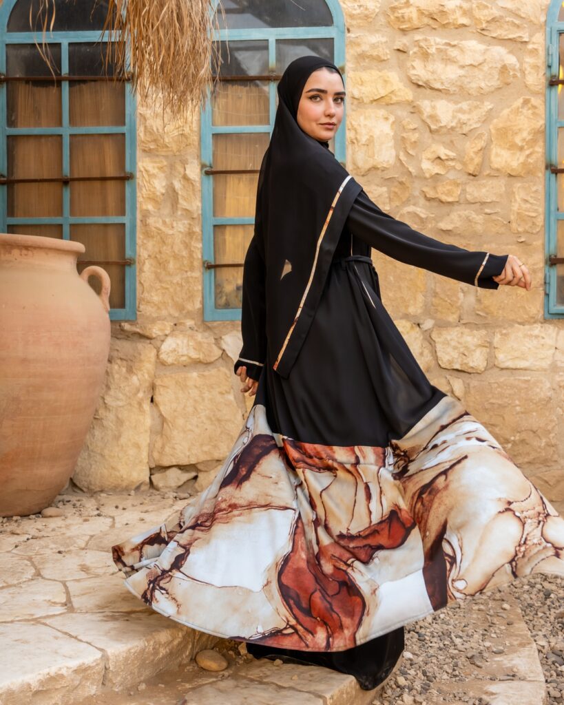 عبايات بأكمام جرس