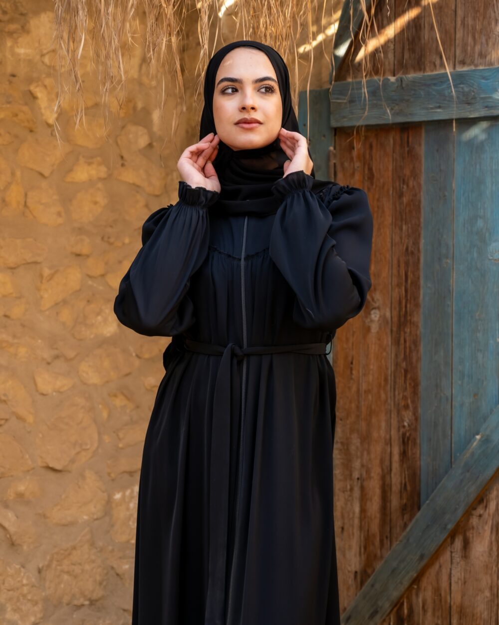 عبايات بألوان ترابية