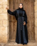 عبايات خليجي بناتي في مصنع فيفر