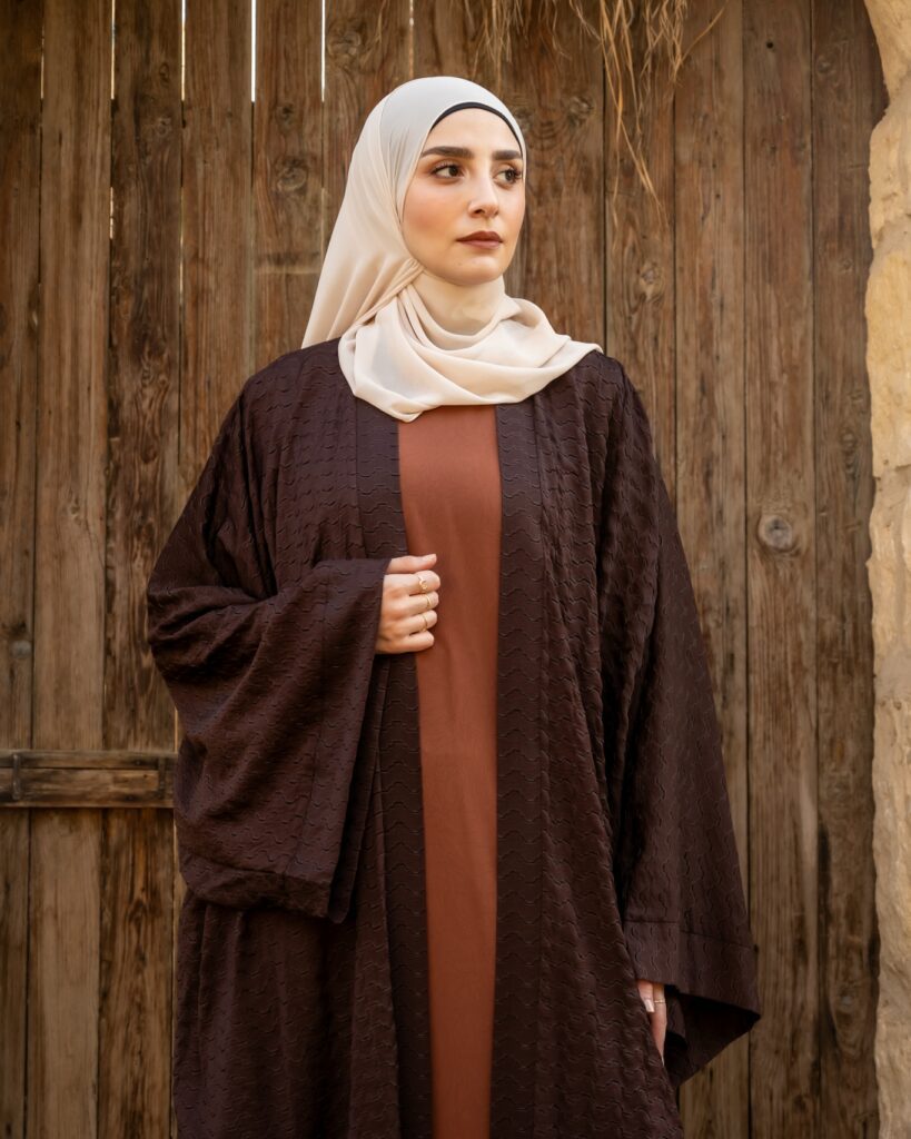 عبايات خليجية مطرزة ملونه