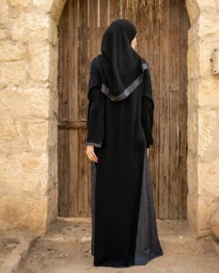 عبايات خروج سوداء شيك 2025