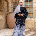 عبايات محتشمة جذابة