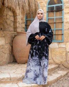 عبايات محتشمة جذابة
