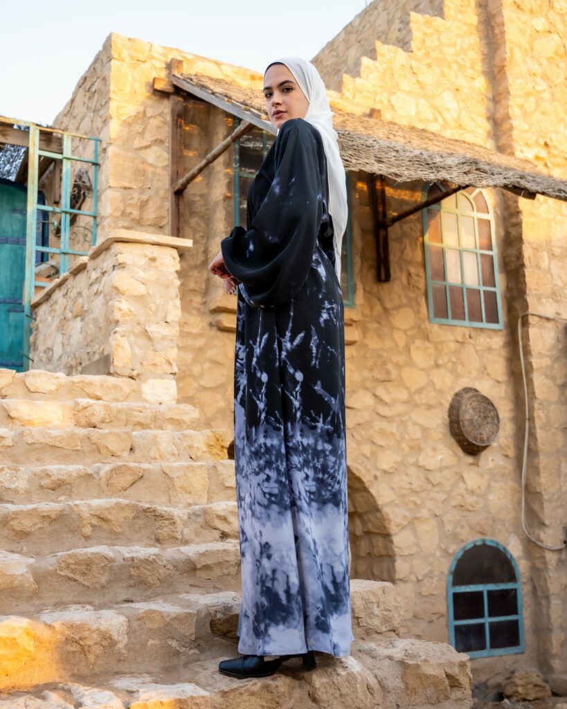 عبايات واسعة بقصة مستقيمة