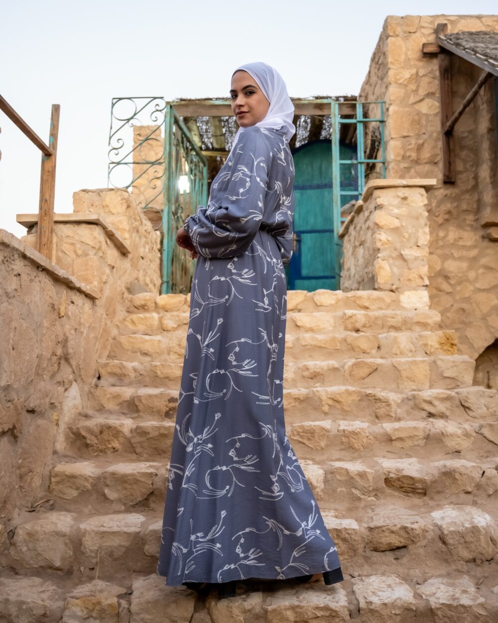 عبايات خليجية راقية سوداء للمحجبات