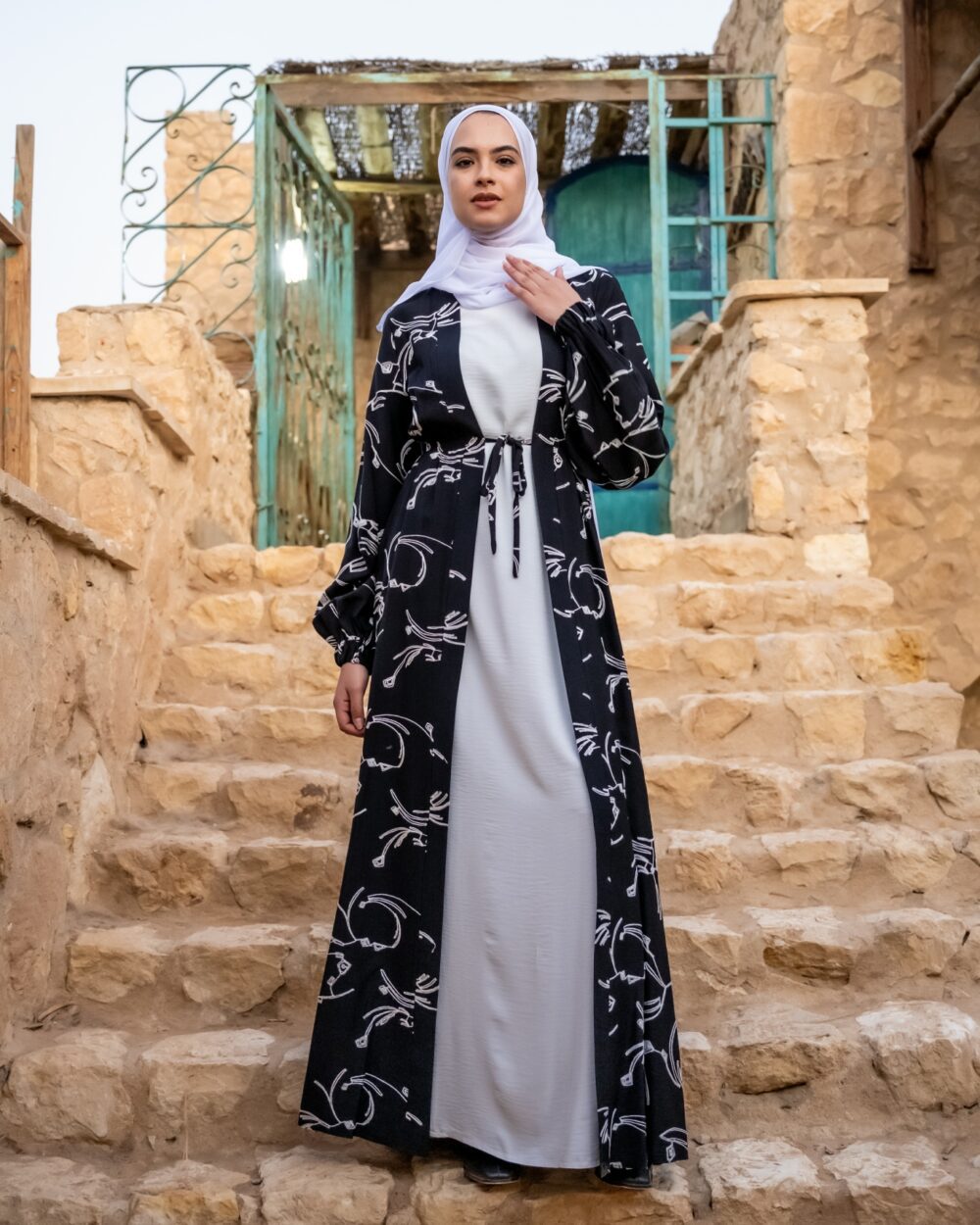 عبايات ناعمة بنقوش