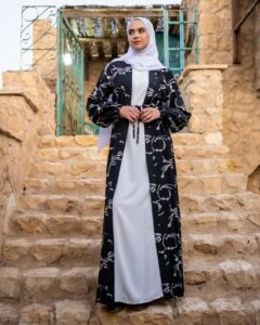 عبايات بأكمام جرس