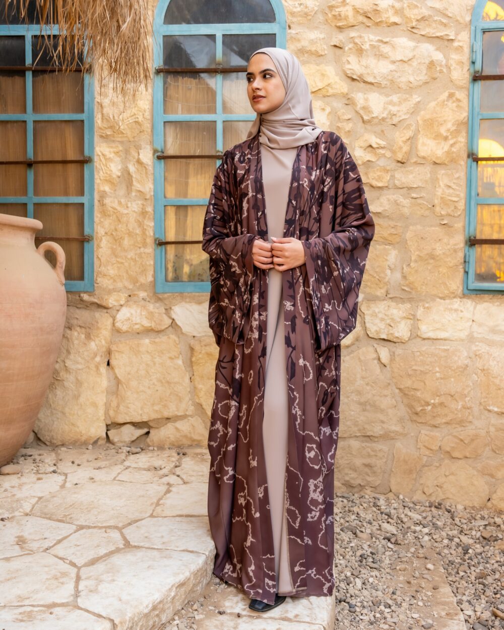 العبايات المنقوشة