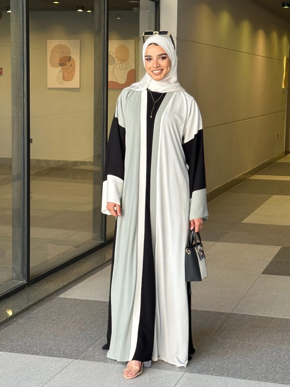 عبايات سوداء خروج