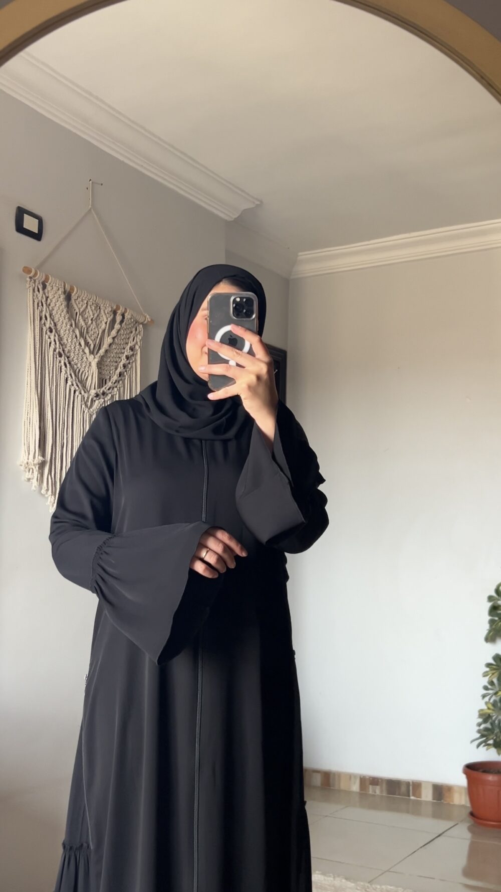 عبايات سوداء شيك للبنات