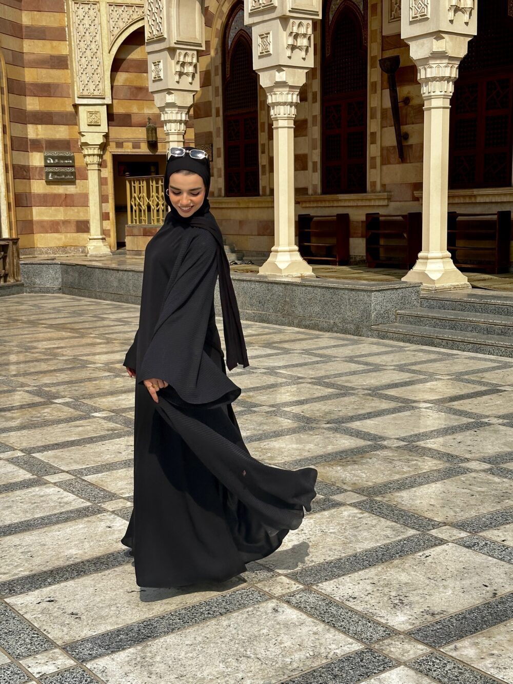 عبايات خروج سوداء شيك 2025