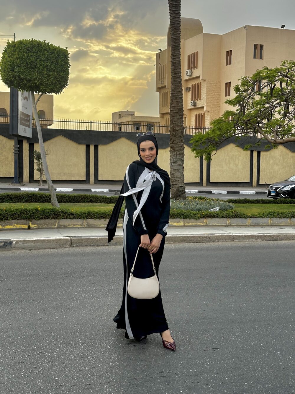 ألوان موضة 2025 في عبايات الخروج الشيك