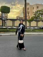 ألوان موضة 2025 في عبايات الخروج الشيك