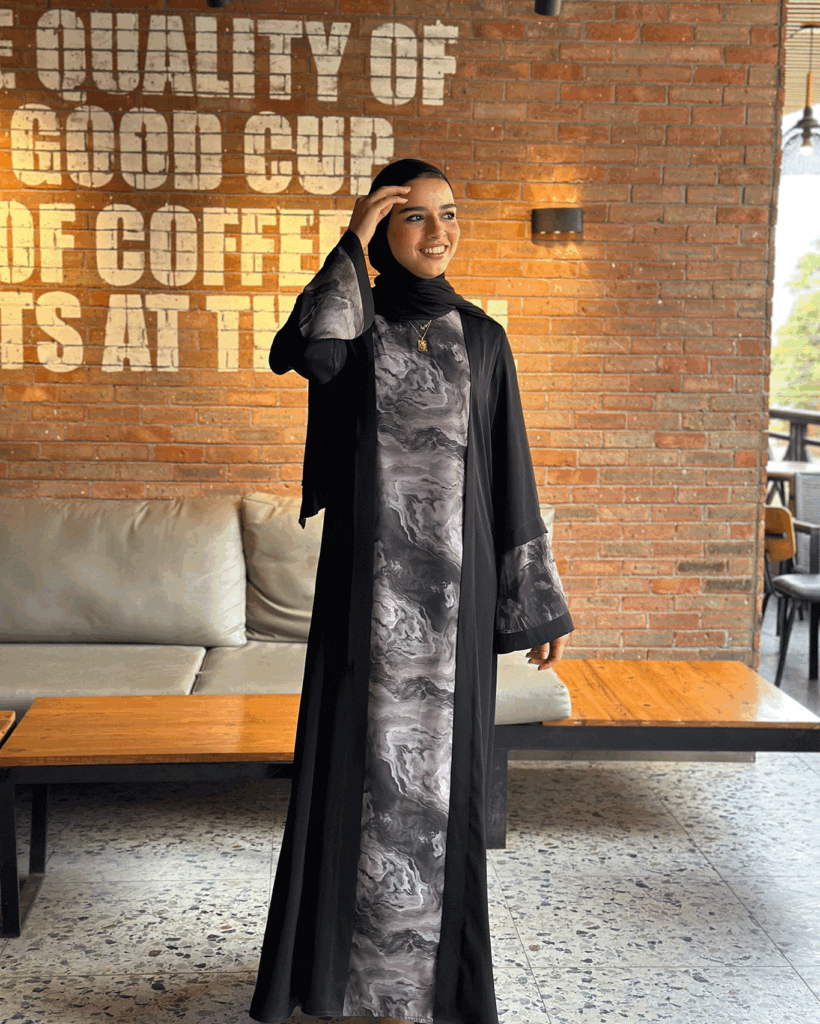 عبايات دانتيل ناعمة