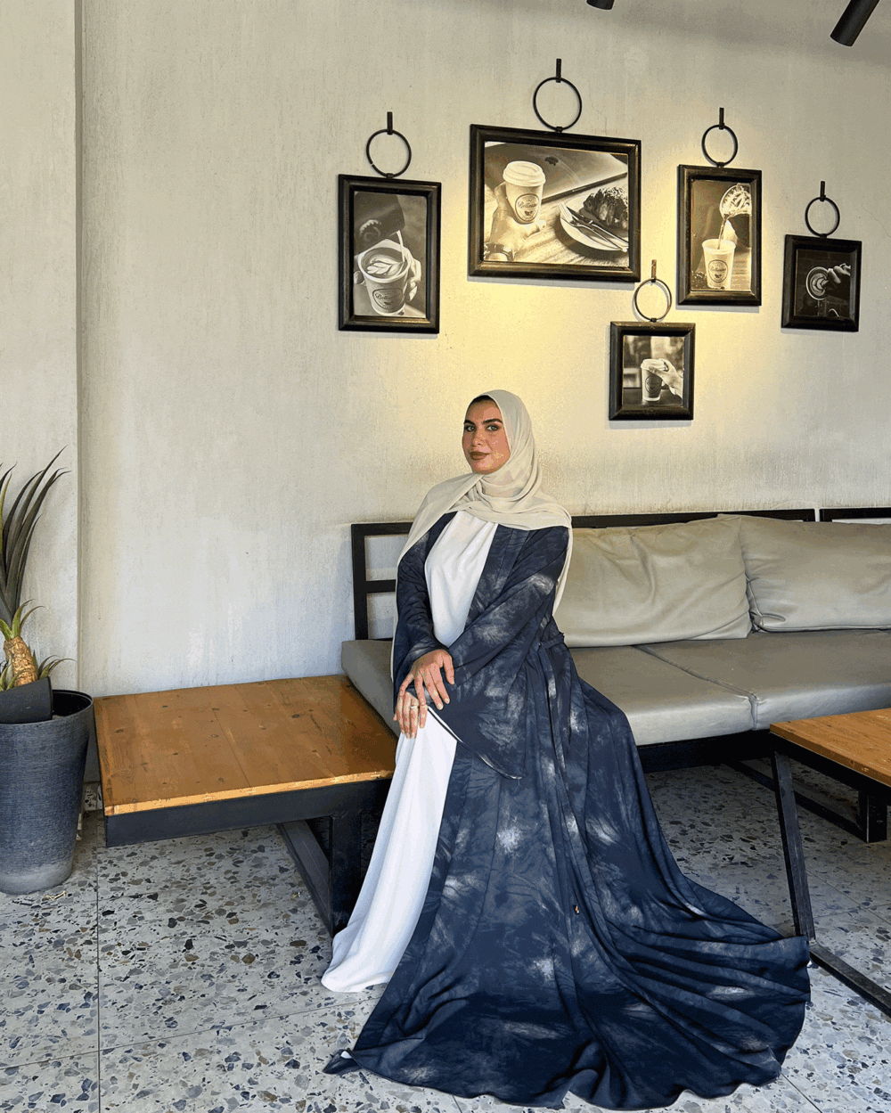 عبايات دانتيل ناعمة