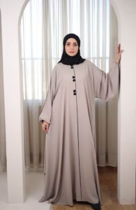 عبايات بأقمشة متعددة الطبقات