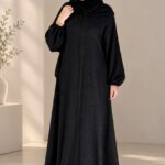 عبايات سوداء