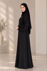 عبايات سوداء
