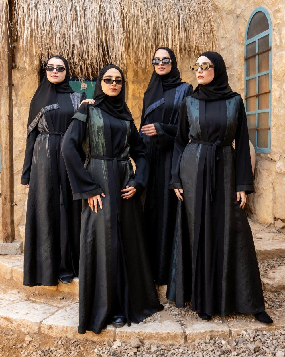 عبايه مفتوحه